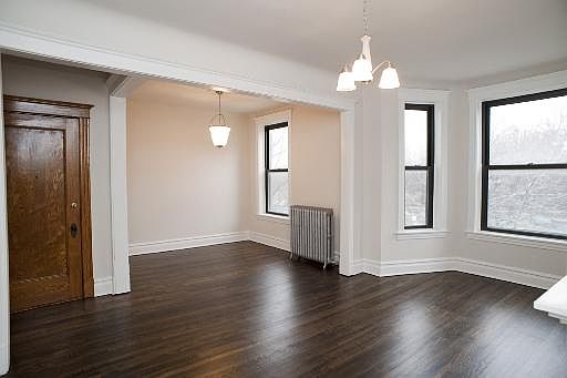 5th image of 336 N Austin Blvd APT 2