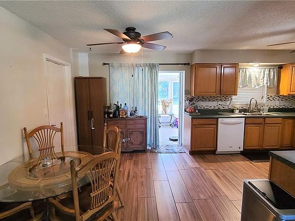 4th image of 8831 Geneva St