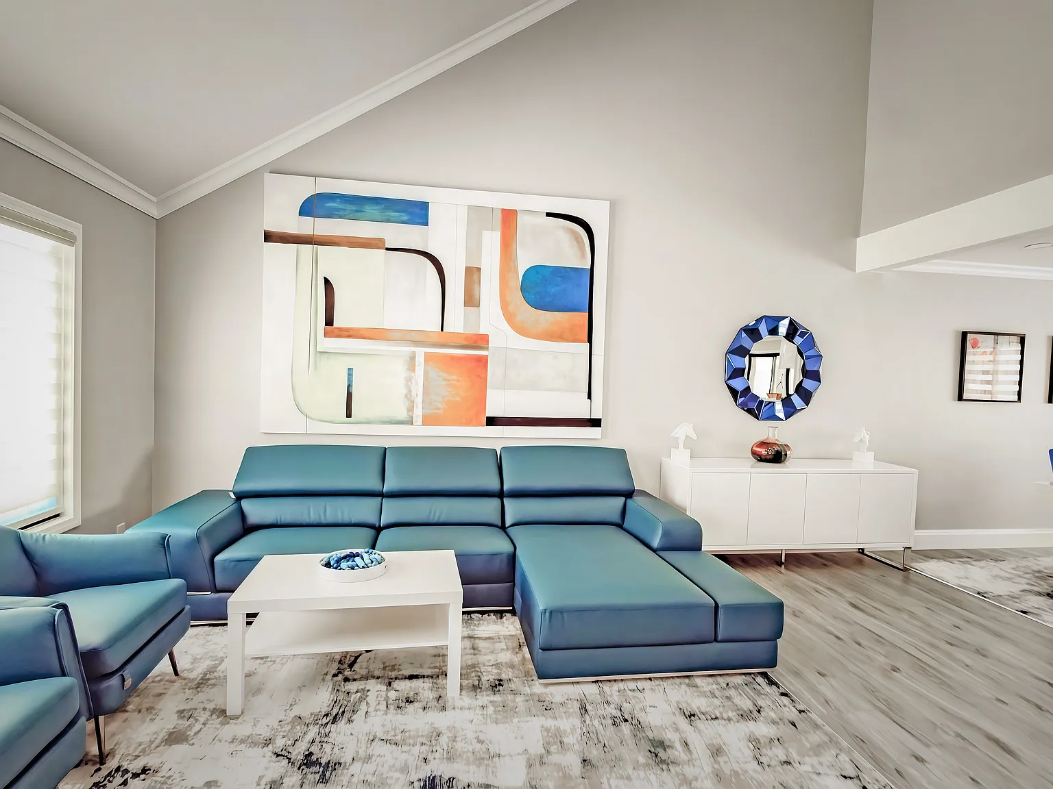 4 bed, 2000 sqft, $7,499 — Photo 4