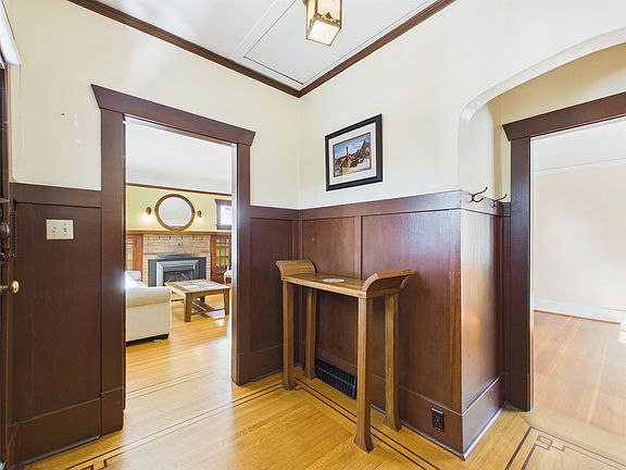 3rd image of 3035 W 5th Ave