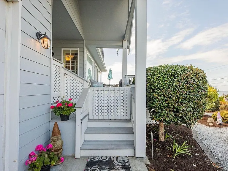 1486 SE Camano Dr — Photo 4