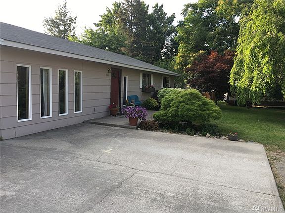 2nd image of 602 Fir St