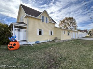 302 4th Ave SW, Bowman, ND 58623