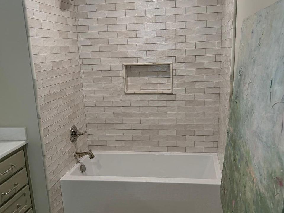 2nd image of 2311 Horsetree Pl SE