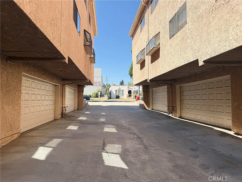 3 bed, 2.5 bath, 1514 sqft, $3,390 — Photo 2