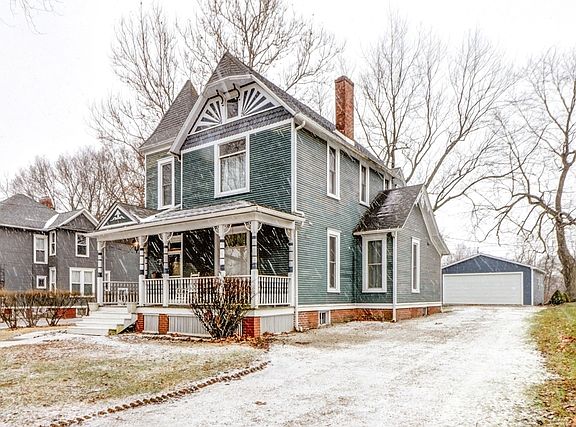 3rd image of 454 N Elm Blvd