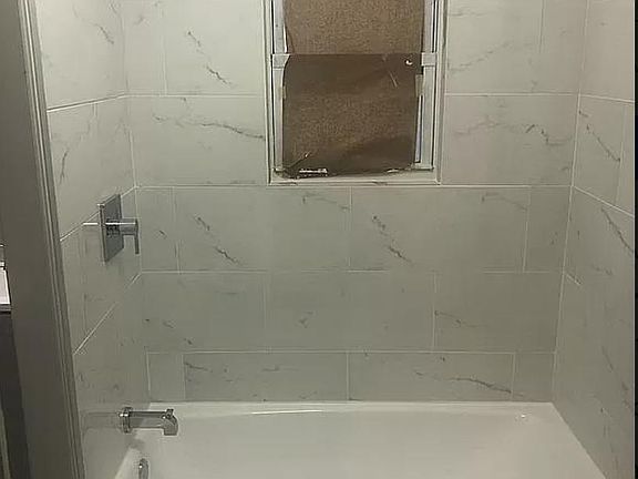 4th image of 277 2nd Ave W Floor 1