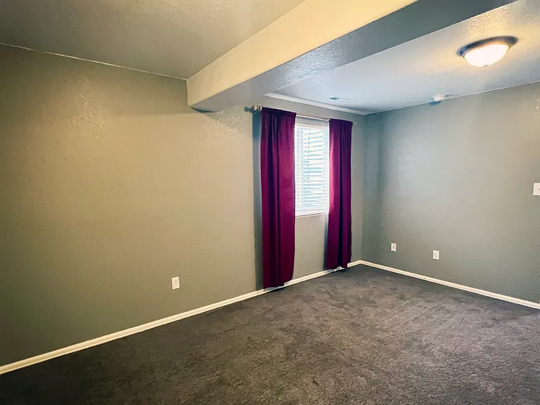 990 Emerald Dr — Photo 8