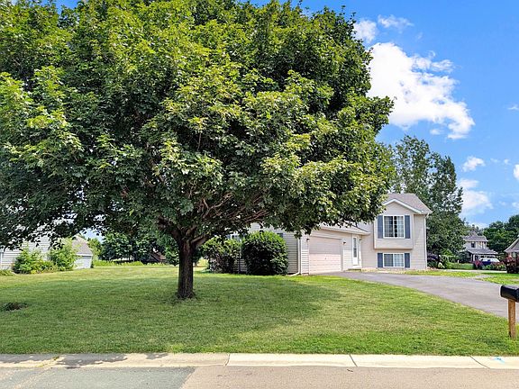 2nd image of 817 Daniel Dr
