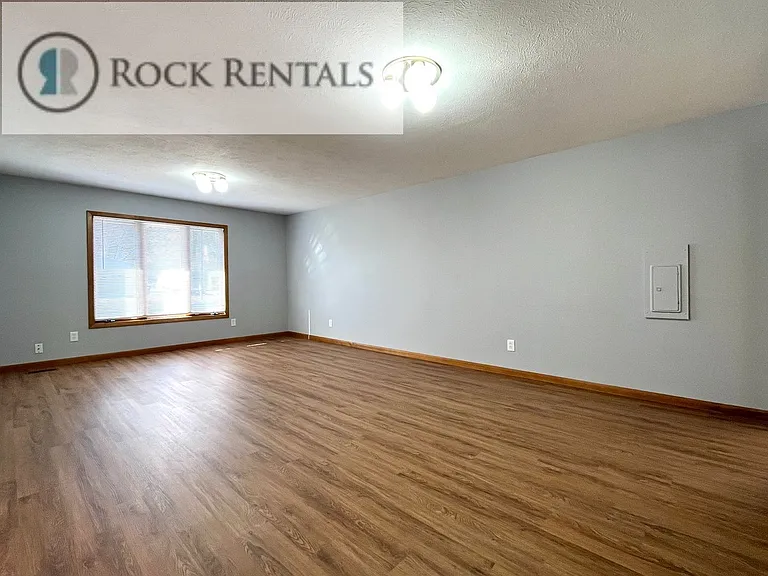 502 S Washington St — Photo 6