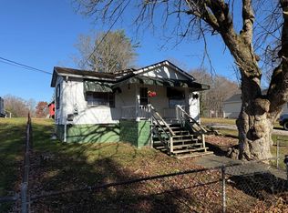 302 Burke Ave, Oak Hill, WV 25901