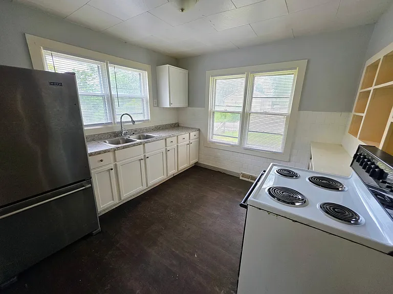 1706 Tilden Ave — Photo 6