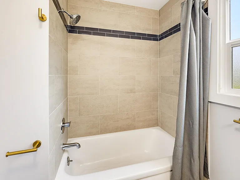 2100 Woodlawn Dr — Photo 18