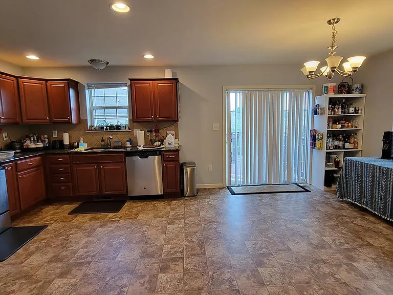 6417 Creekbend Dr — Photo 5
