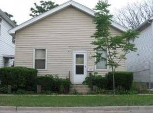 614 N Broadway St, Joliet, IL 60435