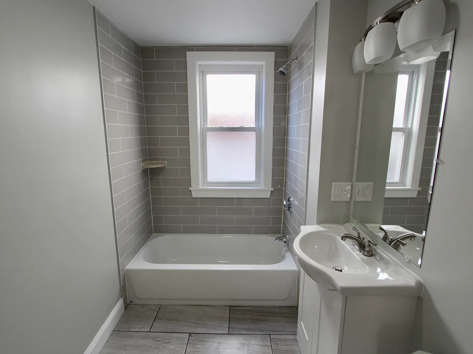 84 Shirley Avenue Apartment — Photo 3