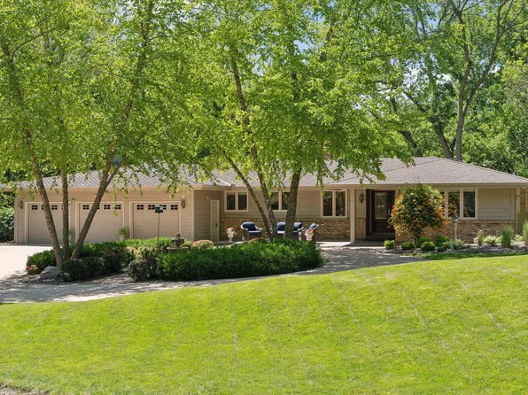 2085 Webber Hills Rd, Wayzata, MN 55391