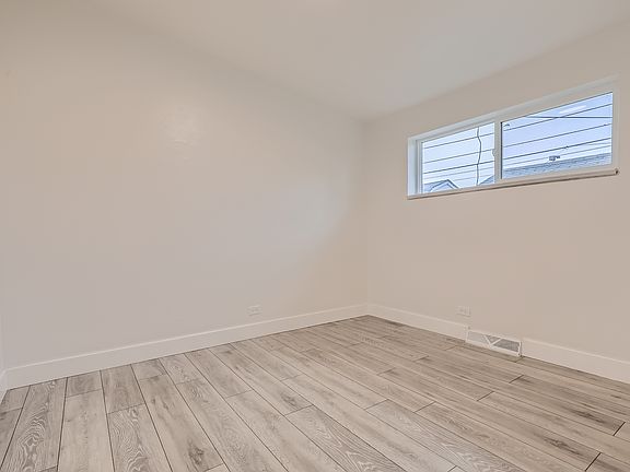 3rd image of 4455 N Elizabeth St