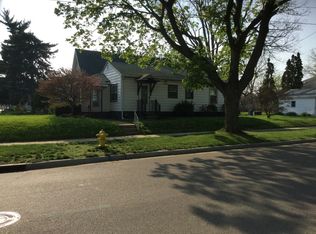 725 Leonard St NE, Grand Rapids, MI 49503