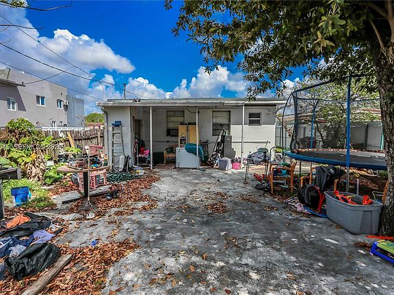 5th image of 528 E 10th St