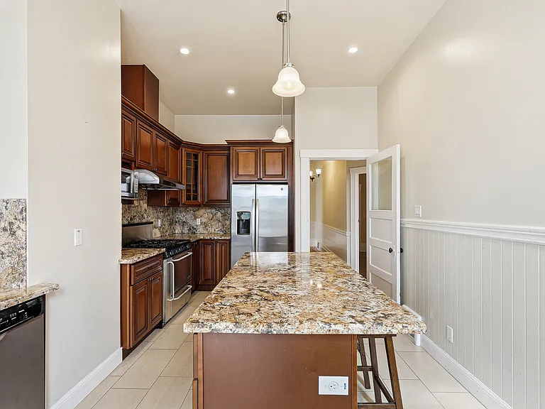 749 Clayton St #747 — Photo 22