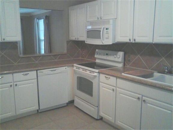 4th image of 606 N Benge St