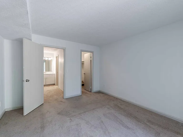 Laurel Springs — Photo 15