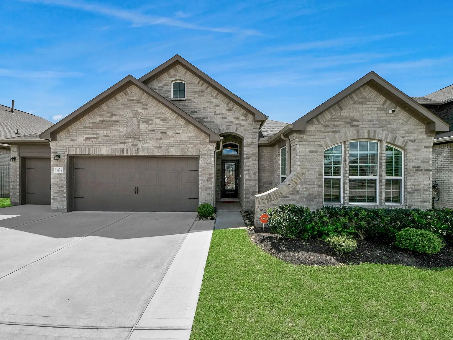 3 bed, 2.0 bath, 1801 sqft, $2,800 — Photo 3