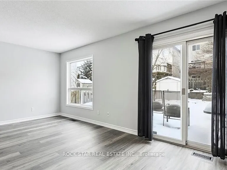 159 Henhoeffer Cres — Photo 11