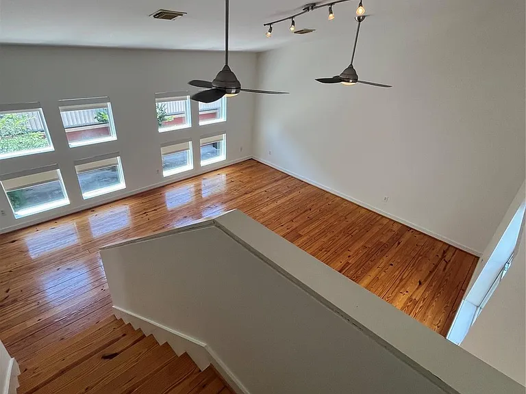 1315 Buckner St — Photo 5