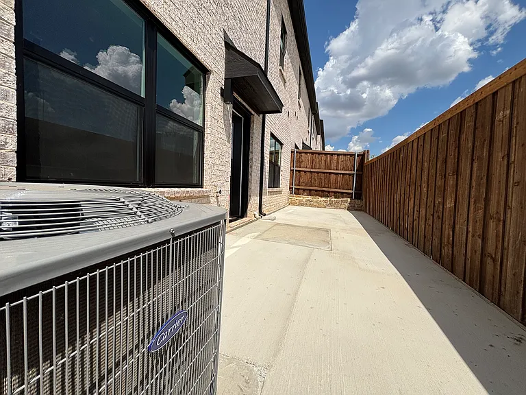 4444 Fatima Dr — Photo 20