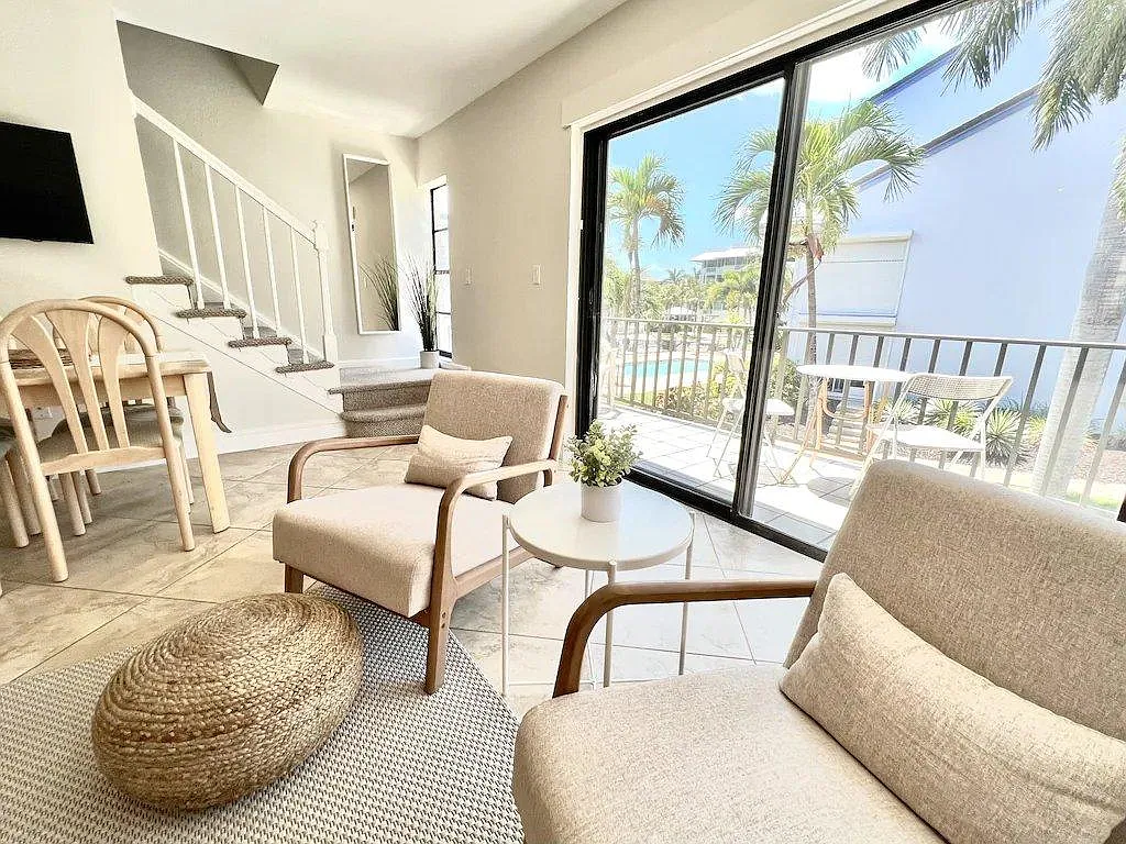 2 bed, 1075 sqft, $4,000 — Photo 2