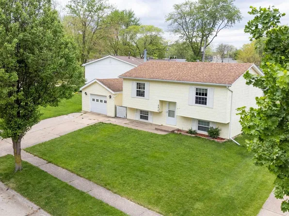 9410 13th St W, Rock Island, IL 61201