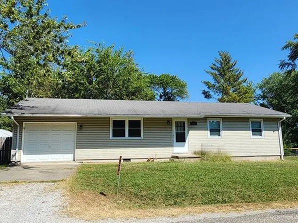 1306 E Chestnut St, Olney, IL 62450