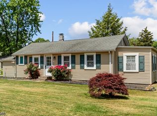 27 Second St, Flagtown, NJ 08821