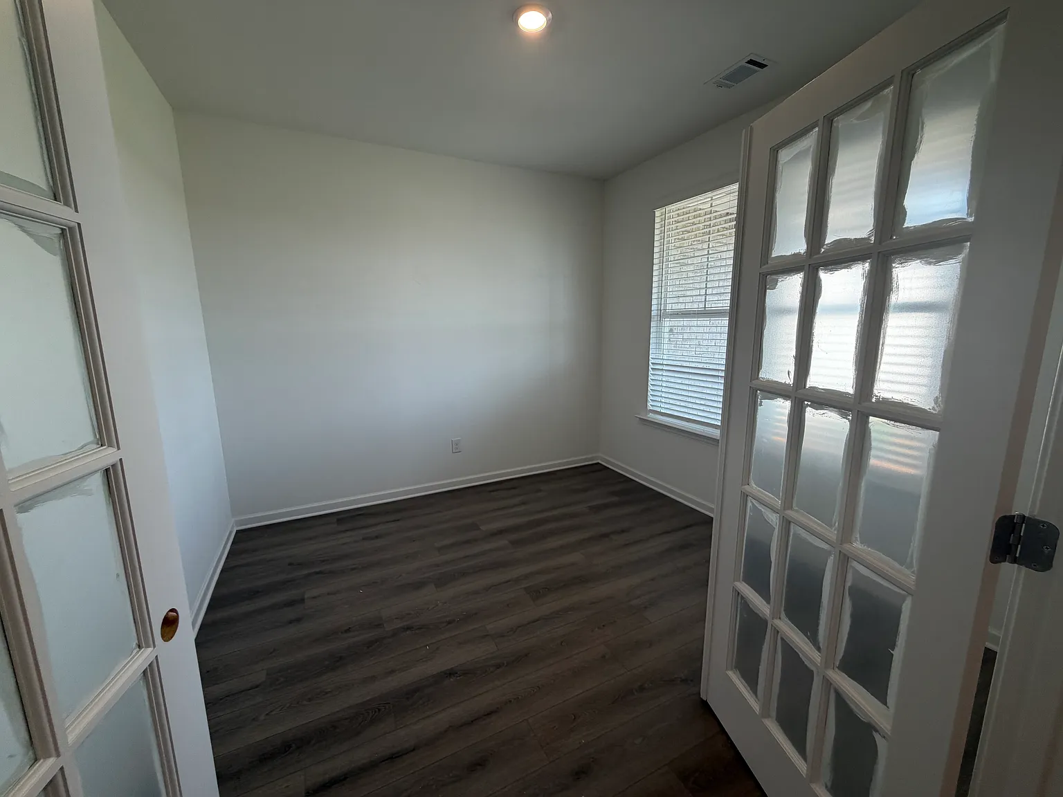 4 bed, 1880 sqft, $1,000 — Photo 2