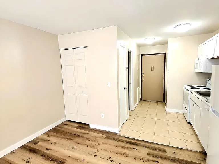 Keller Flats — Photo 26