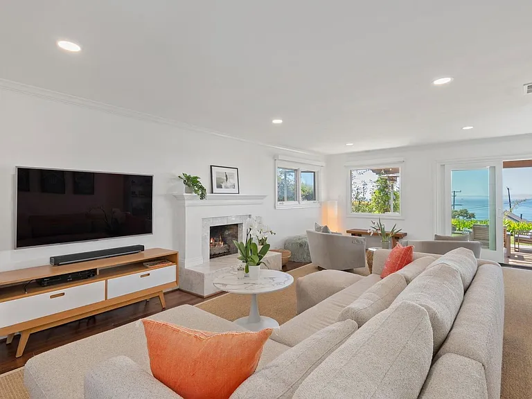2290 Golden Gate Ave — Photo 2
