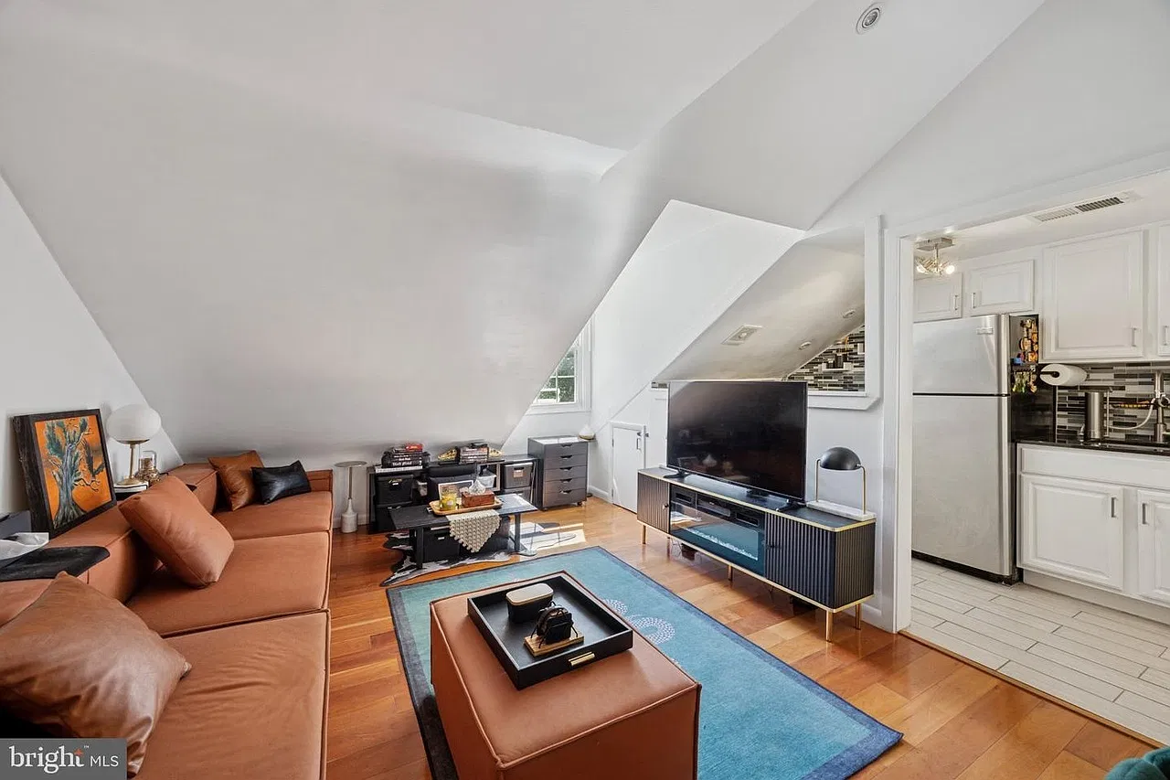 1021 Clinton Street - 7 — Photo 1
