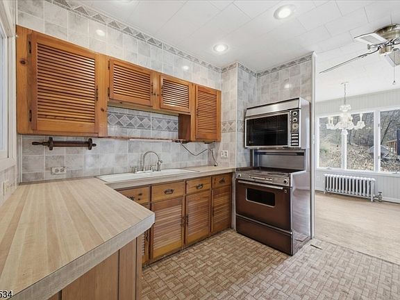 4th image of 213 York Rd