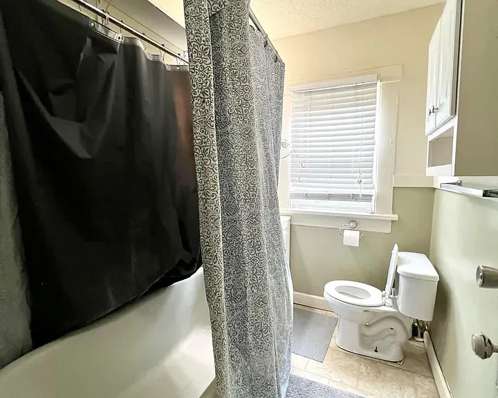 2322 Summit St #1 — Photo 11