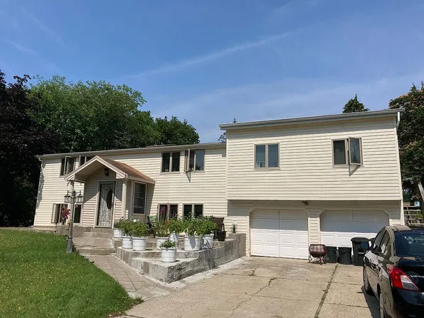 9 Freshman Ln, Stony Brook, NY 11790