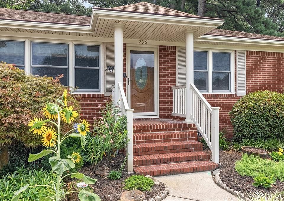 1st image of 236 E McGinnis Cir