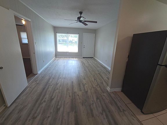 3rd image of 712 Newport Dr
