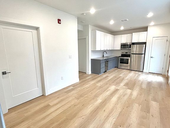 2nd image of 4415 SE 61st Ave #3