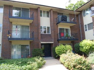 5S070 Pebblewood Ln APT G7, Naperville, IL 60563