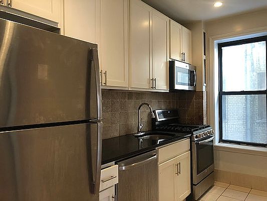 1st image of 176 Nagle Ave #206