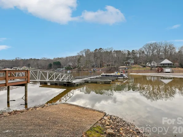 3543 Lake Bluff Dr, Sherrills Ford, NC 28673