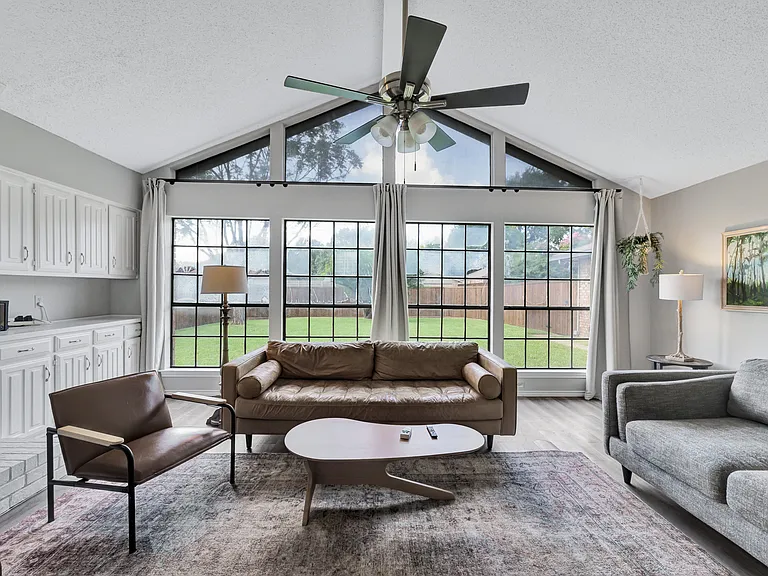 1522 Springtree Cir — Photo 3