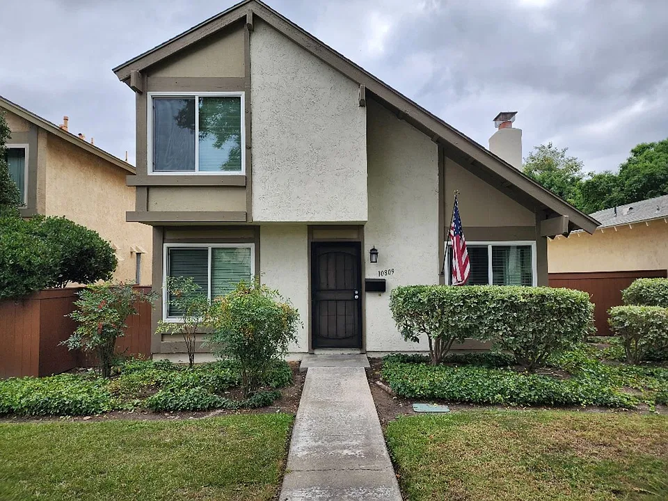 10809 Escobar Dr